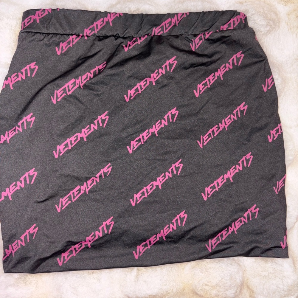 Vetements Black and Pink Logo Pencil Skirt